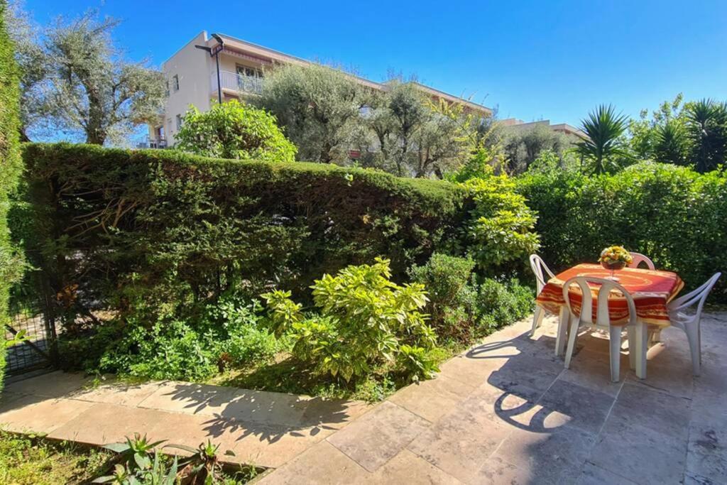 Casalionelantibes 70 Sqm Apartment With Garden And Parking Exterior foto